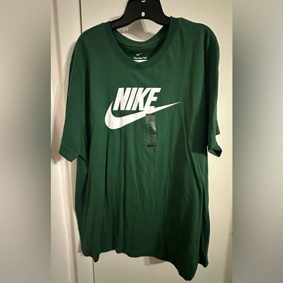 Nike New Men's Tee in Forest Green - Picture 1 of 4